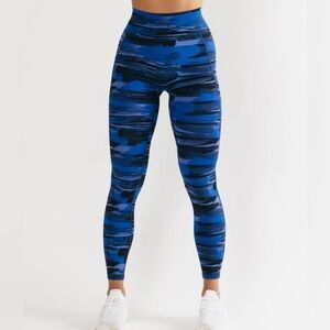Alphabete Surface Pocket Leggings Electric Blue Canvas Camo, Size Large